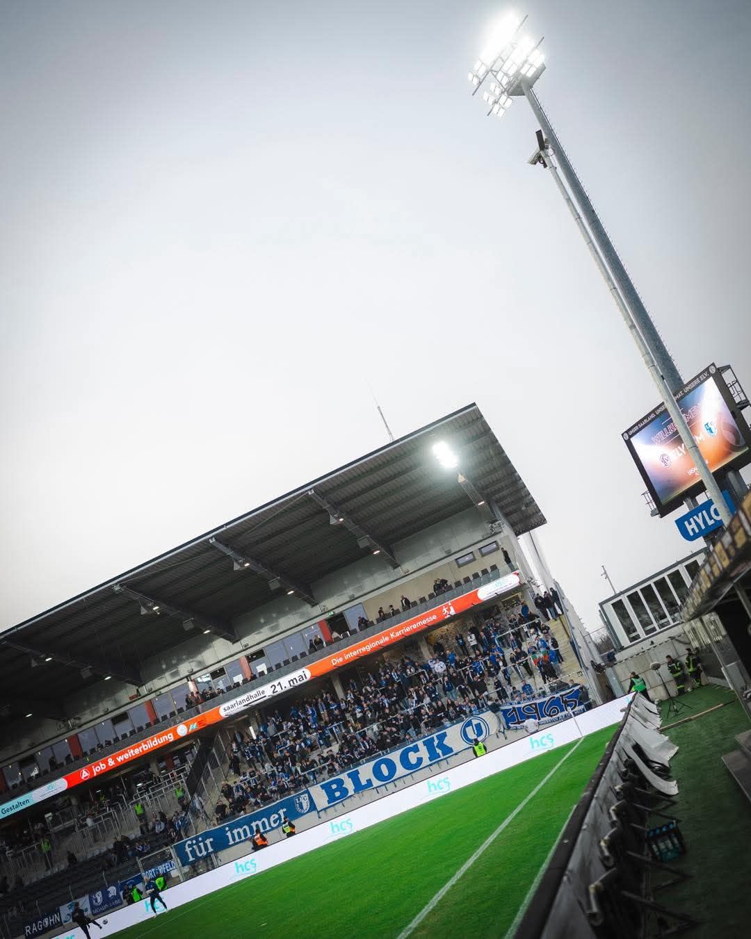 Kibice Hutnika na wyjeździe — sektor gości